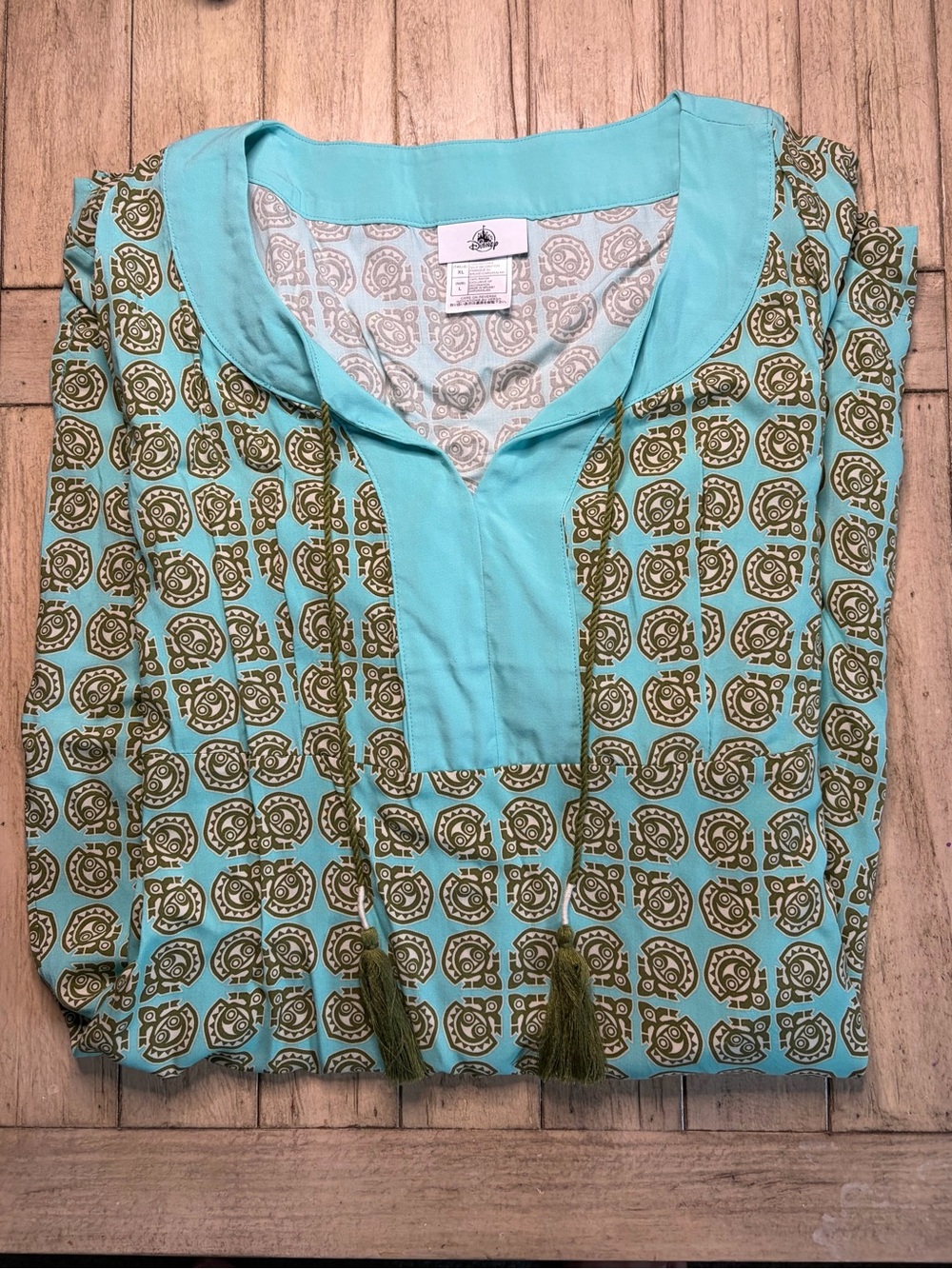 Disney World Polynesian woman’s Hawaiian dress